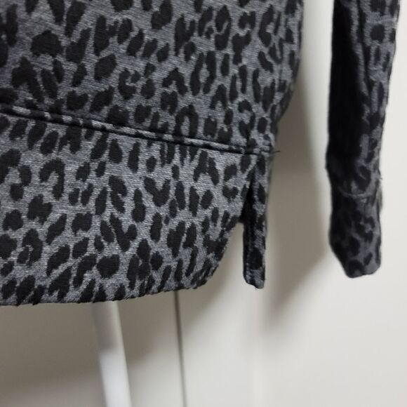 Liz Claiborne weekend long sleeve animal print sweatshirt large - Picture 6 of 6